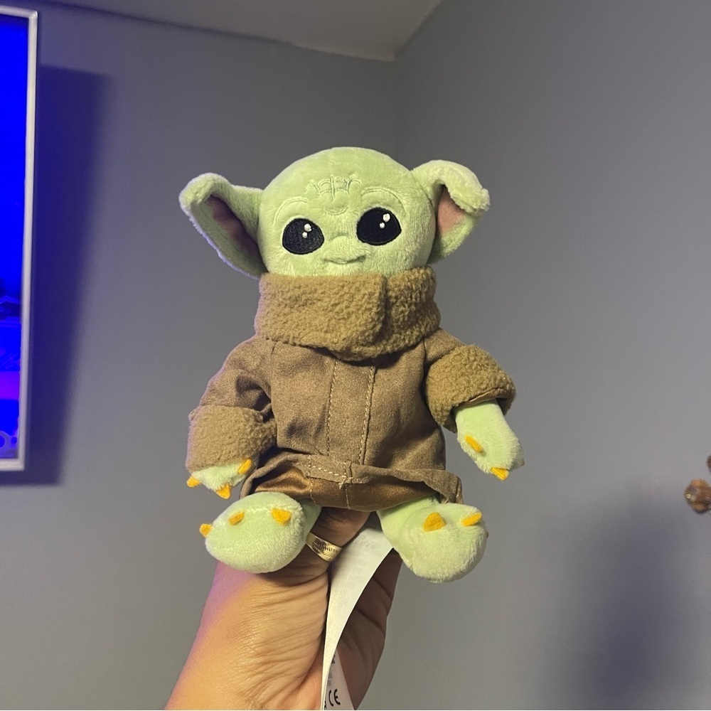 Disney Parks Star Wars Grogu Magnetic Shoulder Plush